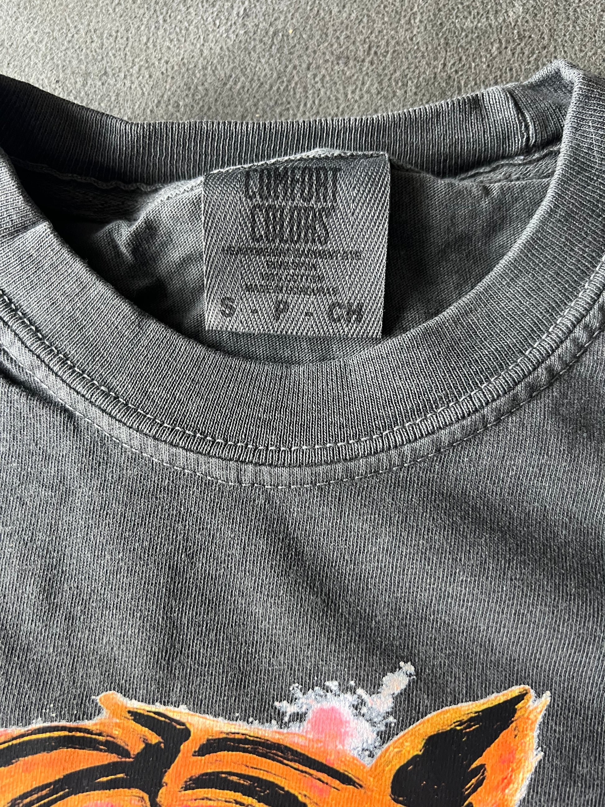 Pictures shows this is a comfortable colors brand